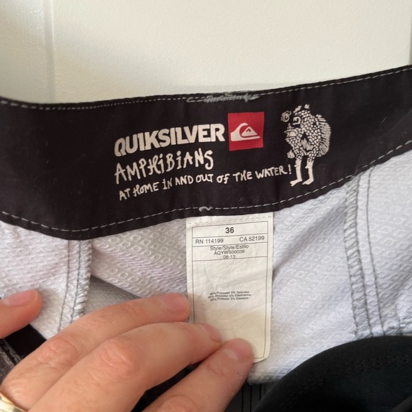 Men’s Quicksilver Amphibian shorts (can be worn in water). Size 36. - Picture 2 of 3